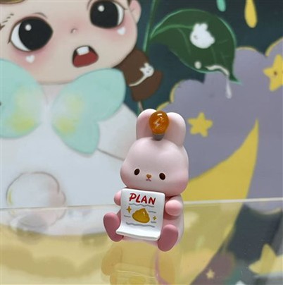 مجسمه های خرگوش کوچک در کیف کور